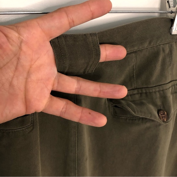 Tommy Bahama Shorts silk. Size 35 waist. Khaki brown relax fit EUC - Picture 9 of 13